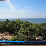 Cameo Apartment *